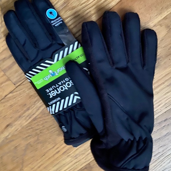 Isotoner black ladies gloves - Picture 2 of 4